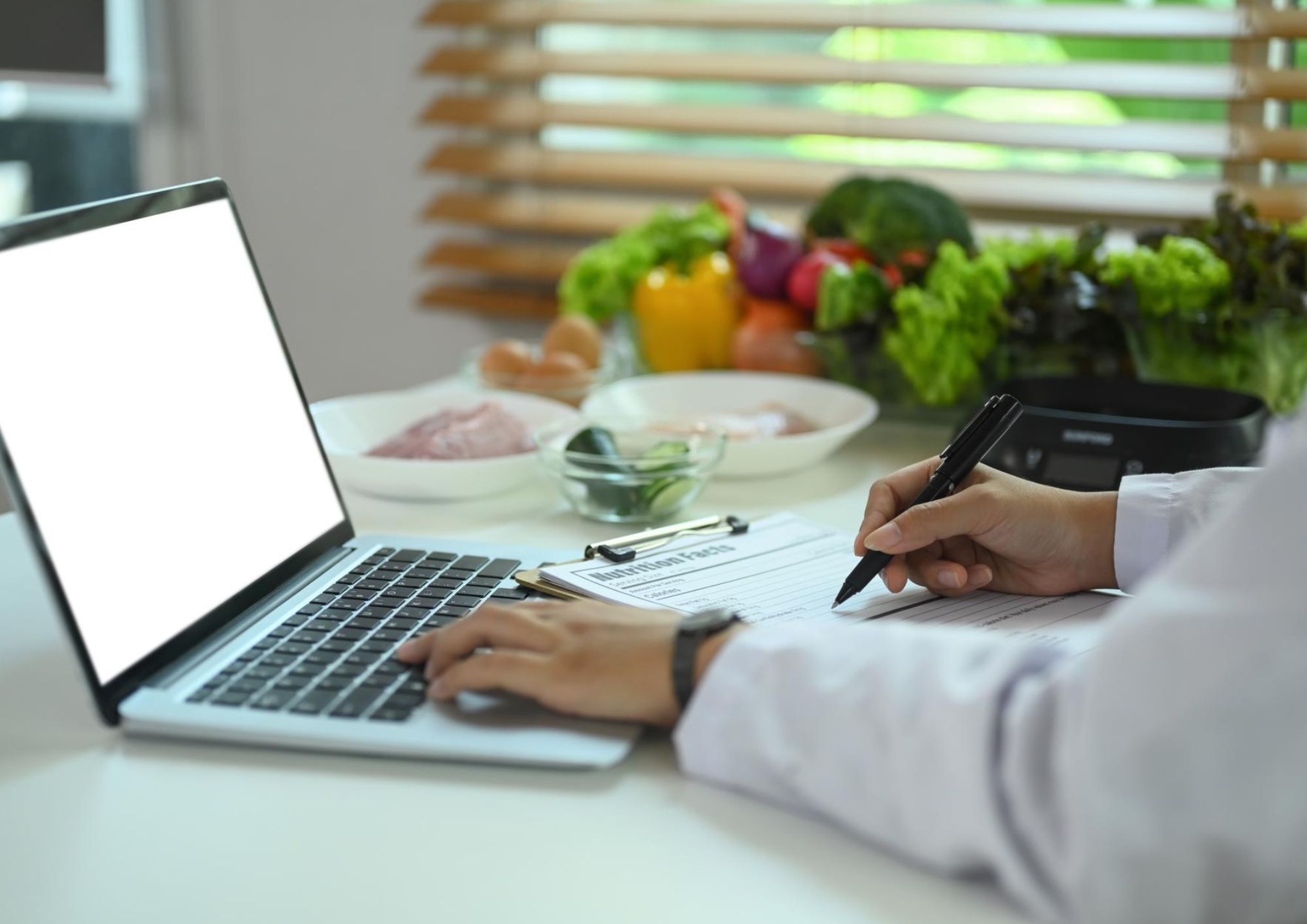 Personalized nutrition consultation for weight loss — Dharma Nutrition Clinic expert guidance
